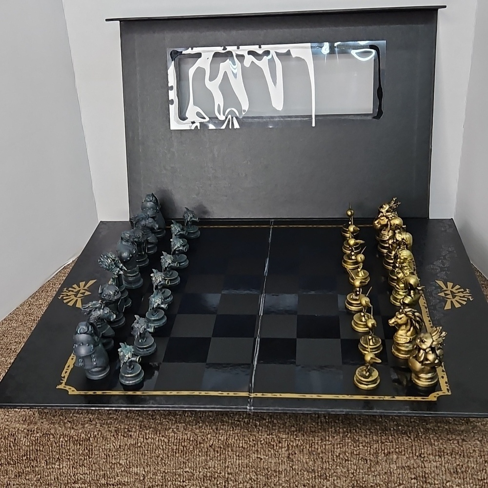 Legend Of Zelda Gold Edition Chess Set Nintendo 2016 - Picture 2 of 8